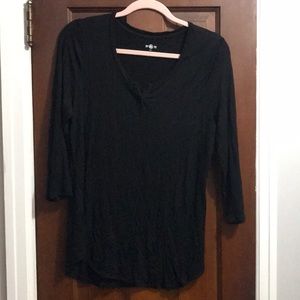 3/4 sleeve black shirt